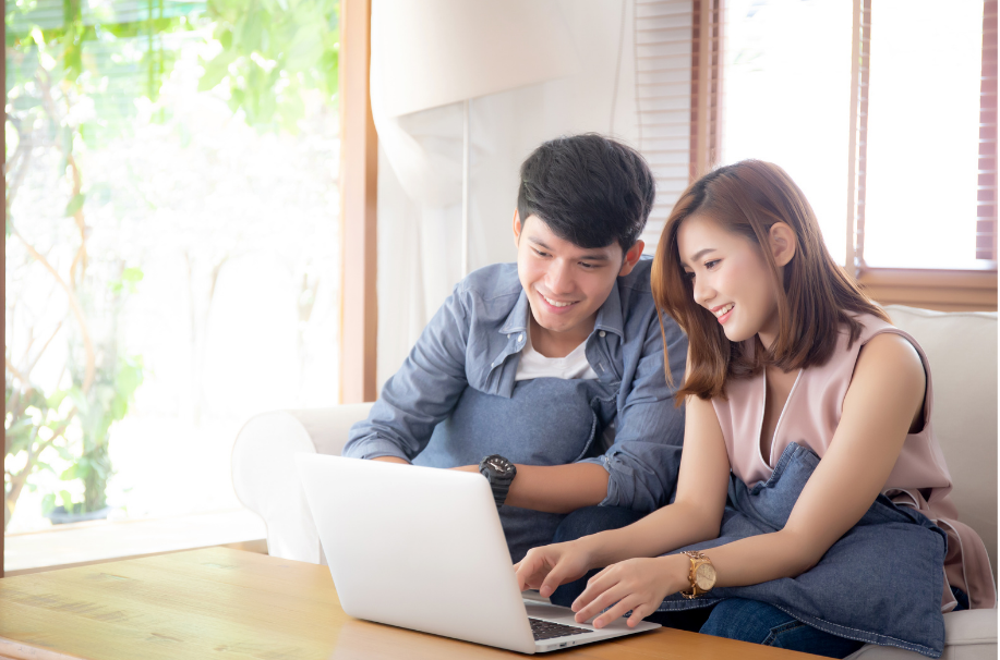 asian-american-couple-looking-at-computer